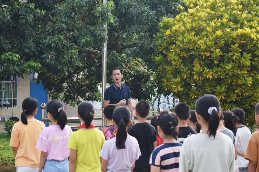 小猫钓鱼游戏龙王版有船