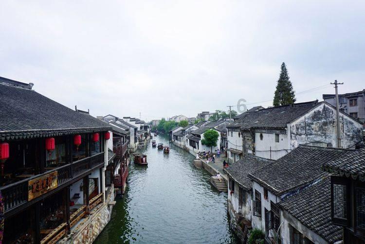 回到家了发现了脚上这个伤口,一点印象都没有,像不像猫爪子划的或者咬的?- 有问必答平台,解答您的疑问